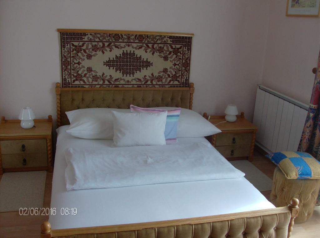 Zsuzsanna Haz Hotel เฮวิซ ภายนอก รูปภาพ